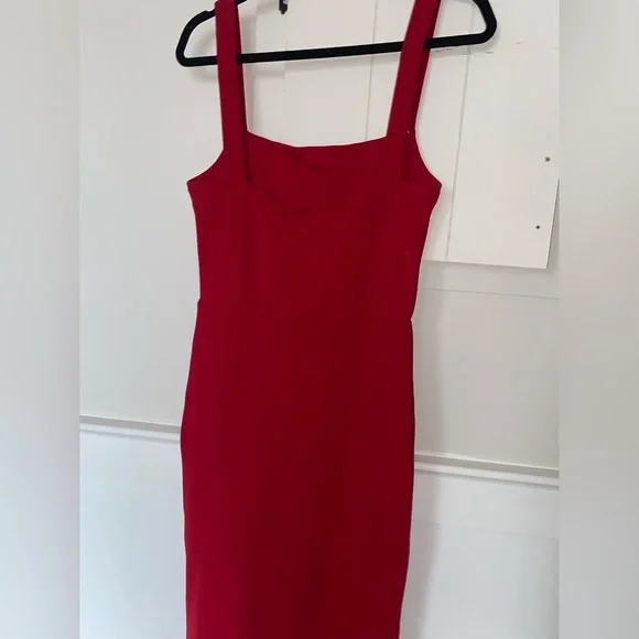 Red Dress - Picture 4 of 4